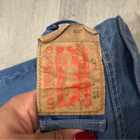 Levi's 501 Men's Jeans 42x32 Blue Denim, Button Fly, Regular Straight, Mid-Rise - Picture 4 of 6